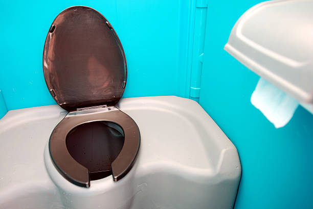Best Portable restroom trailer rental  in Zellwood, FL
